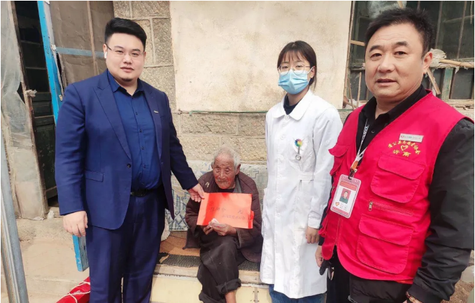 愛(ài)在重陽(yáng)節，慰問(wèn)暖人心