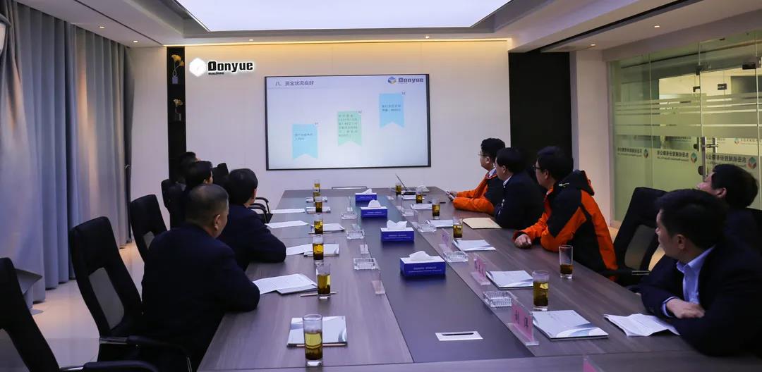 沂南縣縣委侯占夫書(shū)記一行蒞臨東岳機械調研工作 沂南縣縣委侯占夫書(shū)記一行蒞臨東岳機械調研工作